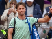 Thể thao - Sôi động tennis Roland Garros ngày 4: Tsitsipas thua sốc tay vợt hạng 167, Swiatek thắng dễ Raducanu