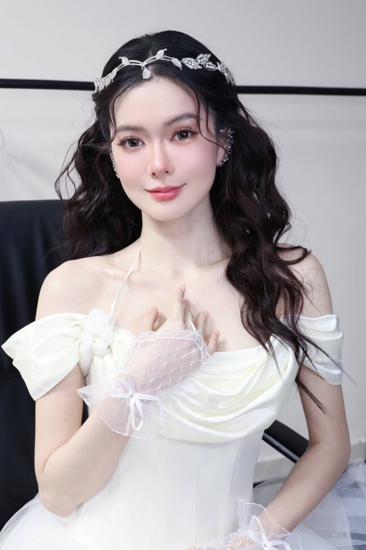 Mới đây, một bài đăng trên Threads đã vô cùng viral khi chia sẻ về diện mạo của Yên Đan trong quá khứ - trước khi phẫu thuật thẩm mỹ. Khác xa vẻ đẹp mong manh, kiêu kỳ hiện tại, diện mạo trong quá khứ của cô nàng khiến nhiều người không khỏi ngỡ ngàng.