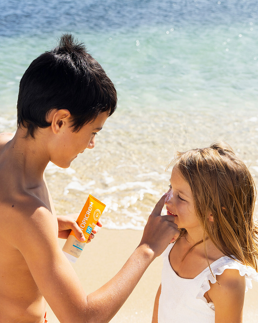 Kem chống nắng Topicrem Sun Protect: Lá chắn hoàn hảo – Cùng gia đình đón nắng an toàn - 1