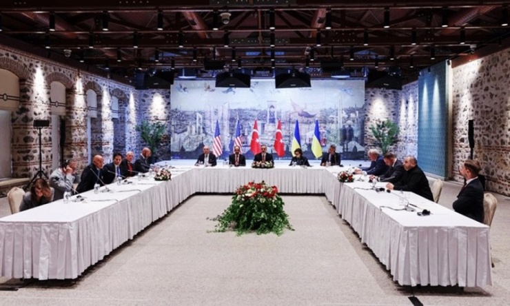 Phái đoàn Nga và Ukraine ngồi đối diện nhau trong cuộc đàm phán tại Istanbul, Thổ Nhĩ Kỳ ngày 16/5. Ảnh:&nbsp;Sputnik