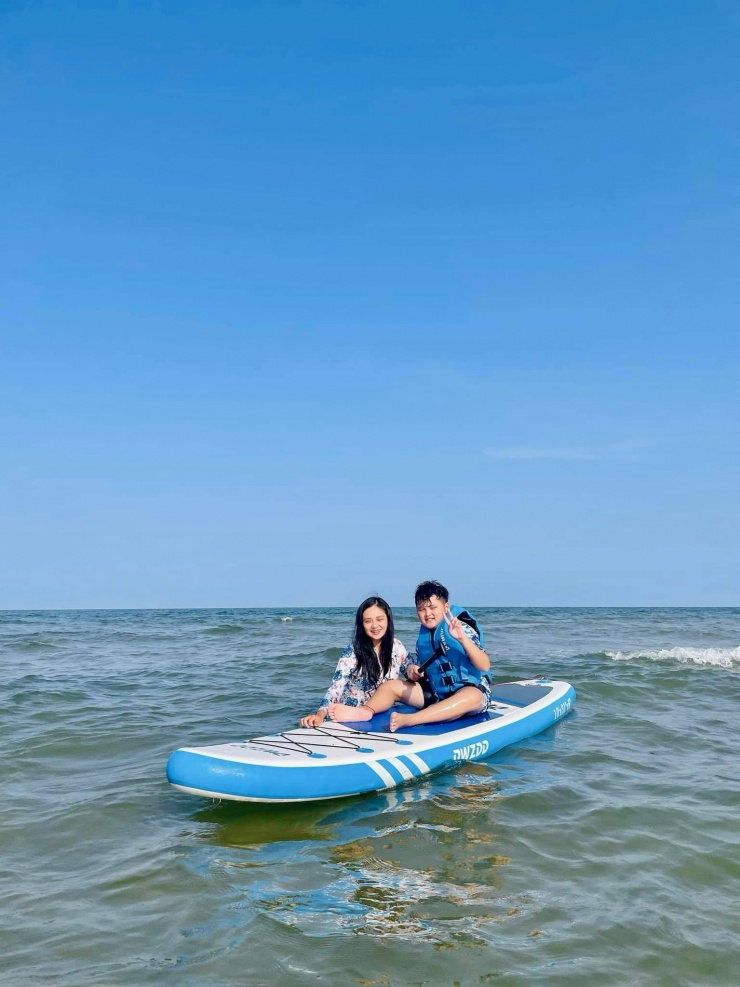Các con chị Oanh rất thích trải nghiệm cuộc sống ở biển. Ảnh: Oanh Đỗ