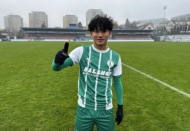 Tiền đạo Việt kiều Alex Bùi
