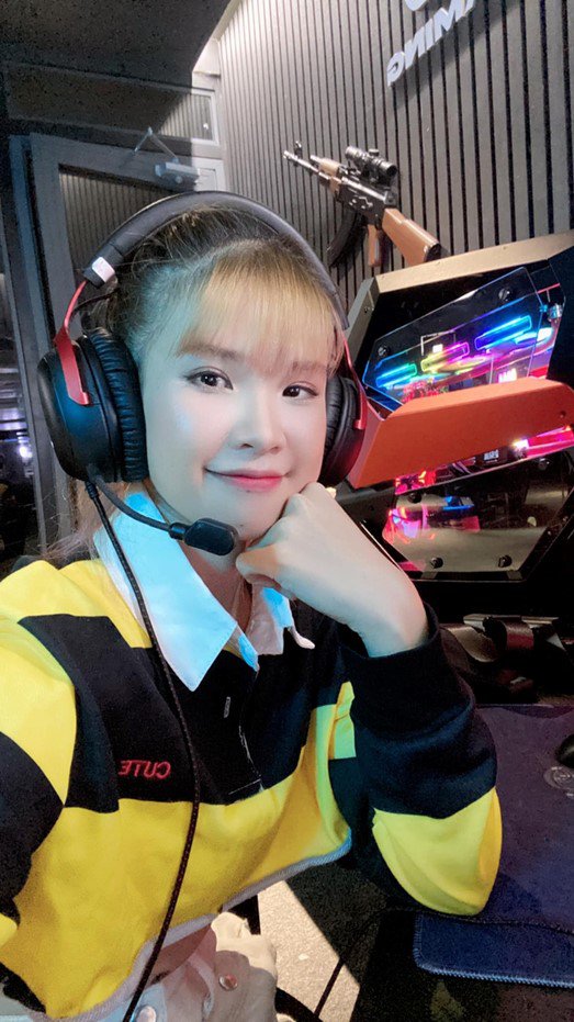 Khởi My chuyển hướng trở thành streamer sau khi kết hôn với Kelvin Khánh. (Ảnh: FBNV).