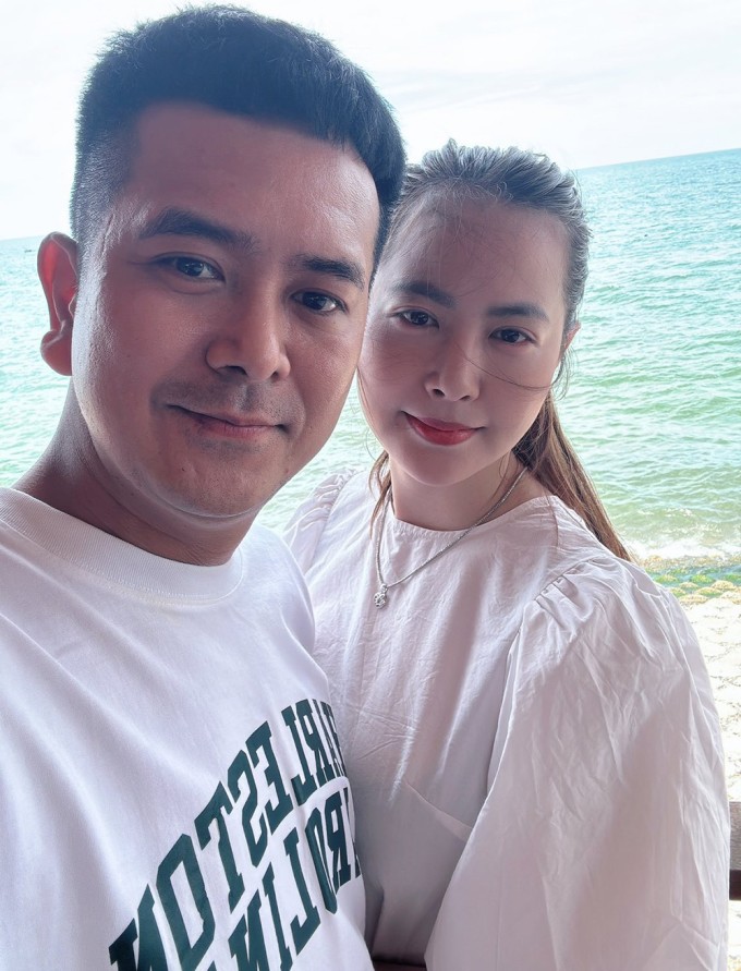 Hùng Thuận và bạn gái Tuệ Tâm du lịch ở Phan Thiết, hôm 13/5.