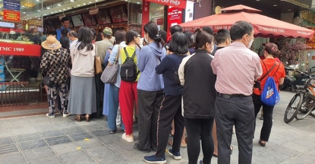 Giá vàng sáng tăng, chiều giảm, với 500 triệu đ...
