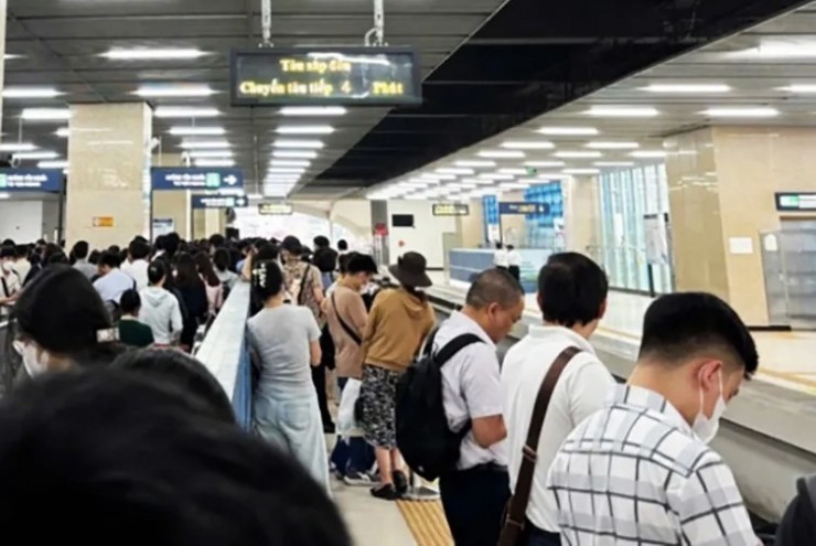 Metro Cát Linh - Hà Đông gặp sự cố, phải trung chuyển hành khách bằng xe buýt