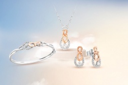 Tháng Gia đình thêm ấm áp với món quà trang sức thay lời yêu thương