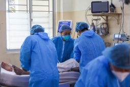 Ca Covid-19 tại TP HCM tăng, hai người tử vong