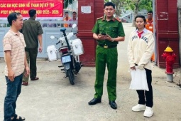 Công an xã dùng xe công vụ đưa thí sinh đi nhầm hơn 60 km về điểm thi