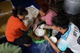 Chỉ làm món này để bán ngày Tết Đoan Ngọ, có nhà thu về hàng chục triệu đồng