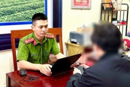 Bí ẩn phía sau cuộc gọi video có hình ảnh cảnh sát đang thẩm vấn