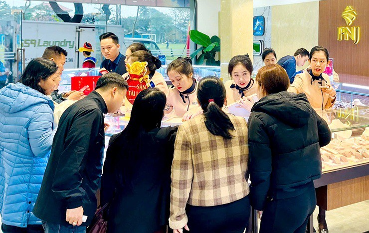 PNJ lãi sau thuế cao kỷ lục 2.113 tỷ đồng trong năm 2024