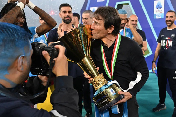 HLV&nbsp;Conte tiếp tục dẫn dắt Napoli ở mùa giải 2025/26
