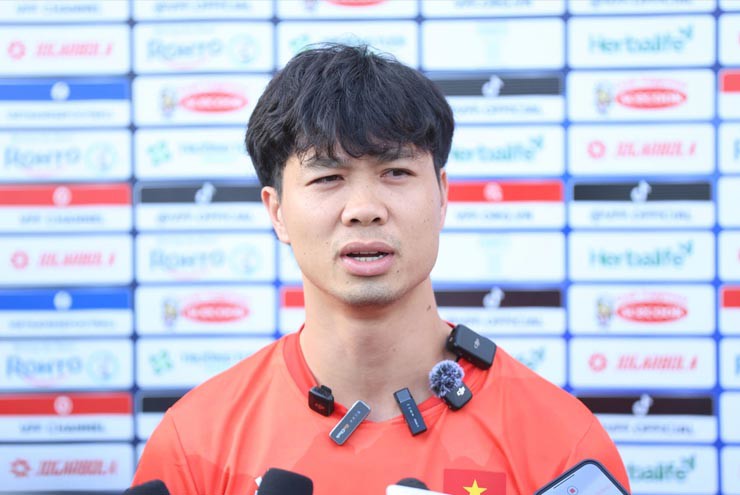 Công Phượng trả lời phỏng vấn