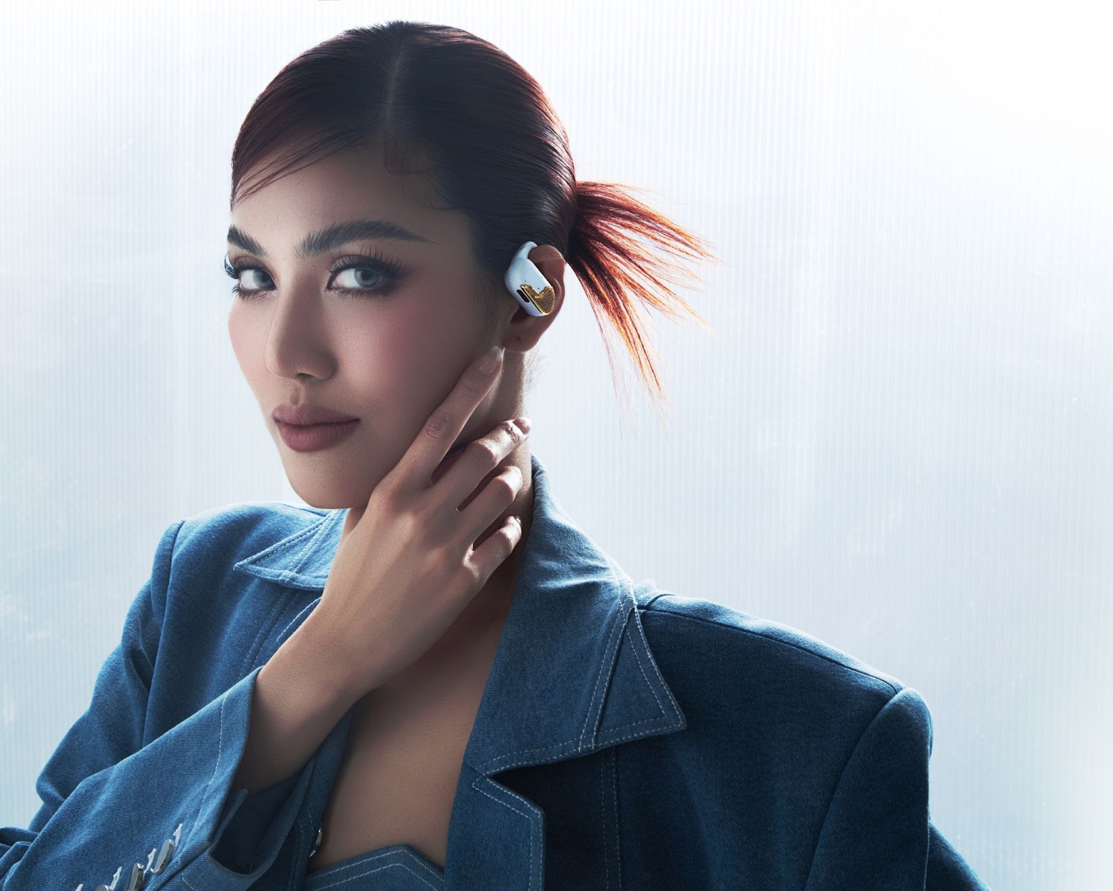 Lan Khuê diện denim cá tính, khoe khí chất quyền lực bên cạnh loạt siêu phẩm Vertu - 3
