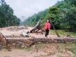 Lũ quét ập về trong đêm, nhiều nhà ở xã biên giới Nghệ An tan hoang