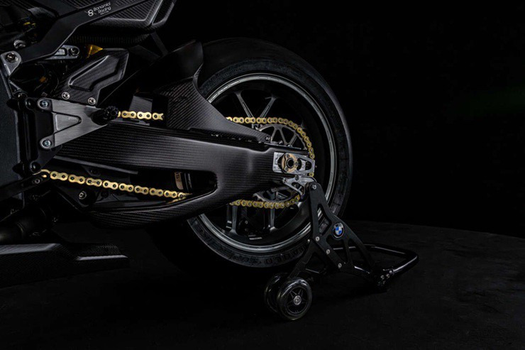BMW Concept RR gây 