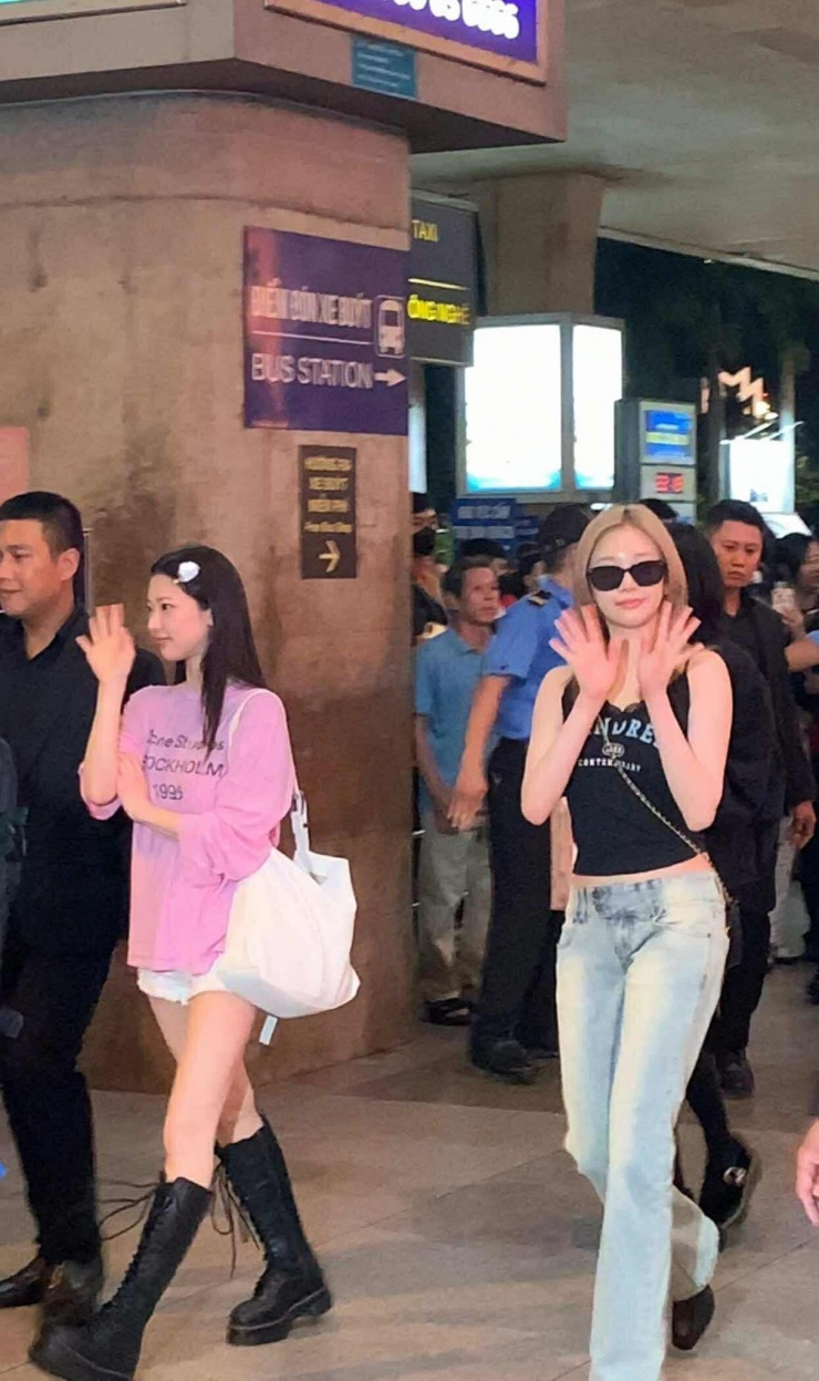 Em gái BlackPink đổ bộ sân bay Tân Sơn Nhất đêm khuya - 4