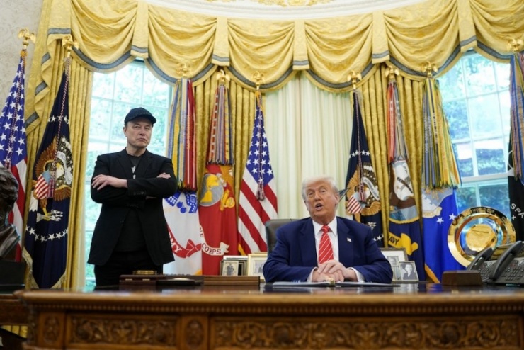 Tổng thống Mỹ Donald Trump và tỷ phú Elon Musk cùng xuất hiện tại Nhà Trắng. Ảnh Reuters.
