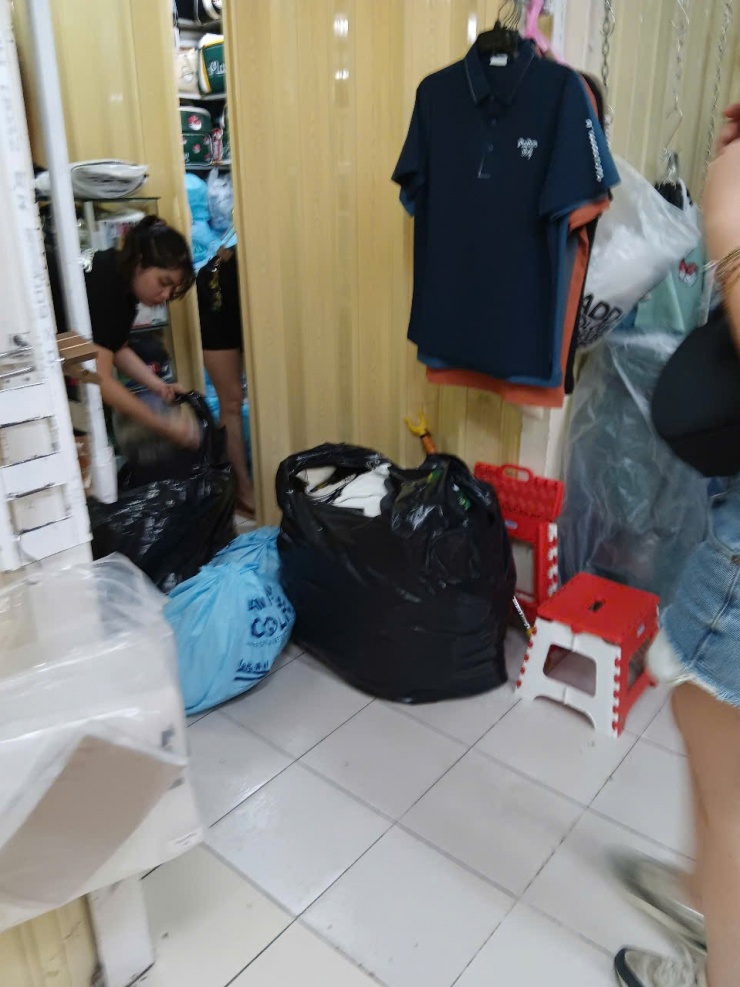 Sau khi bị kiểm tra, tiểu thương tại trung tâm mua sắm Saigon Square có động thái lạ - 8
