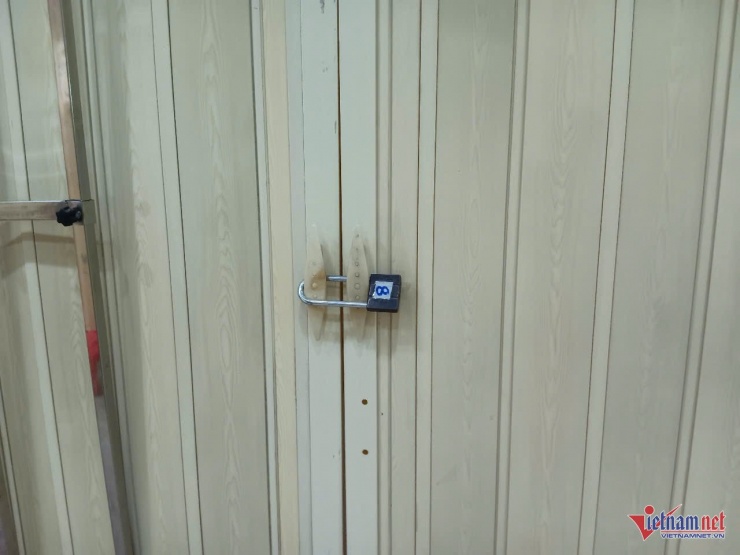 Nhiều ki-ốt bị khóa cửa chắc chắn, không hoạt động.