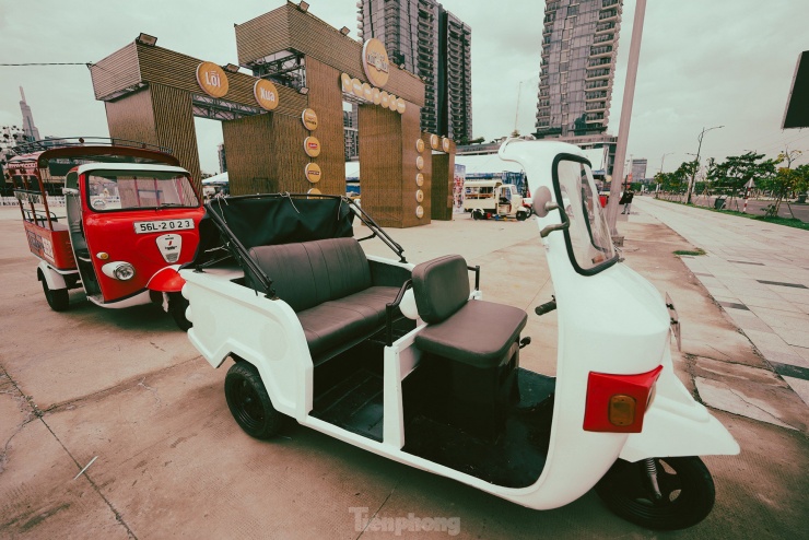Mẫu xe Piaggio - phương tiện giao thông công cộng như xe lam nhưng có sức chở thấp hơn được dân chơi xe cổ 