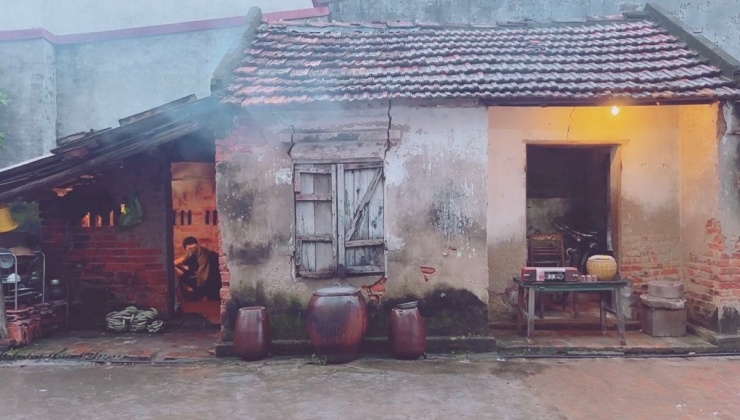 Căn bếp cũ là bếp của người thím ở sát nhà Tuấn Anh