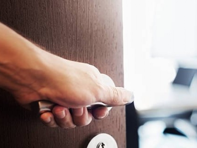 Bà chủ spa khóc lặng thấy chồng ngoại tình trong phòng xông hơi