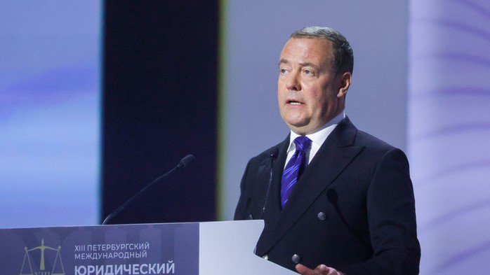Phó Chủ tịch Hội đồng An ninh Nga Dmitry Medvedev cáo buộc Tổng thống Ukraine Volodymyr Zelensky đang cố "hợp pháp hóa" bản thân - Ảnh: GLOBAL LOOK PRESS