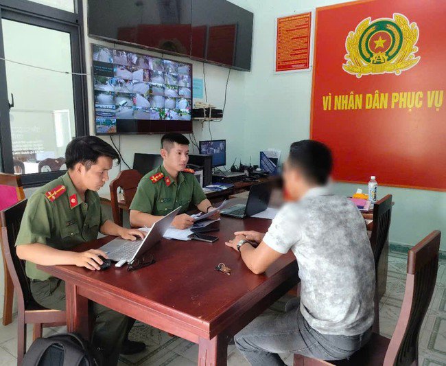 Một người đàn ông khác cũng bị xử lý vì chia sẻ thông tin trên