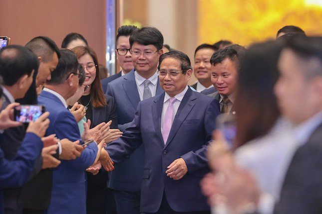 Thủ tướng Phạm Minh Chính đến dự và chủ trì tọa đàm. Ảnh: Nhật Bắc