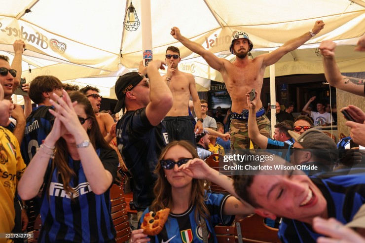 Trực tiếp bên lề hot chung kết Cúp C1: CĐV Inter Milan sớm tràn ngập đường phố Munich - 4 Trực tiếp bên lề hot chung kết Cúp C1: CĐV Inter Milan sớm tràn ngập đường phố Munich - 4