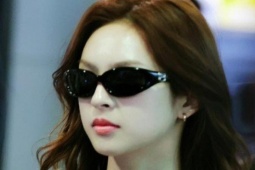 Em gái BlackPink đổ bộ sân bay Tân Sơn Nhất đêm khuya