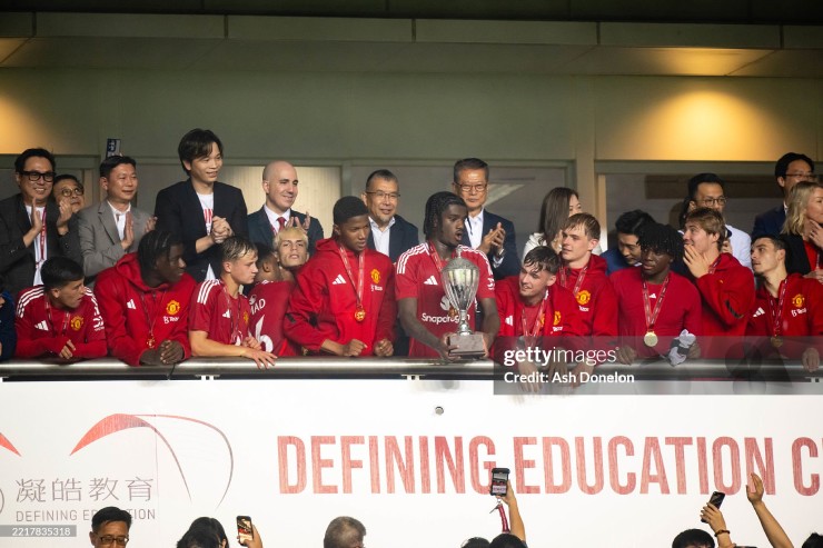 Chiếc cúp này mang dấu ấn đậm nét của hai tân binh vừa chuyển tới từ Arsenal hồi tháng 1 vừa qua