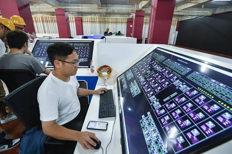 Ngoài đội ngũ nhân viên chăn nuôi, bác sĩ đỡ đẻ, bác sĩ thú y, các căn hộ còn được bố trí chuyên gia dinh dưỡng túc trực để tiện chăm sóc.
