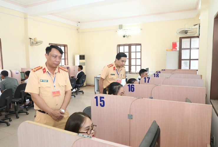 Bộ đề sát hạch lái xe từ 1/6/2025 sẽ có nội dung về ô tô điện - 2