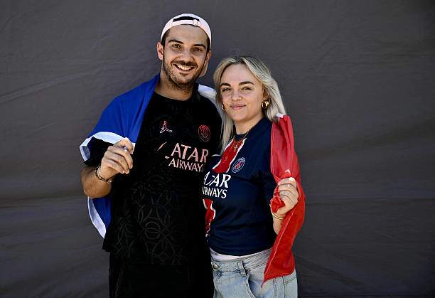 Một cặp đôi fan PSG