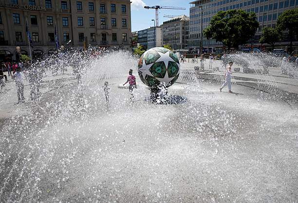 Một hồ nước đặc biệt ở Quảng trường trung tâm Karlsplatz