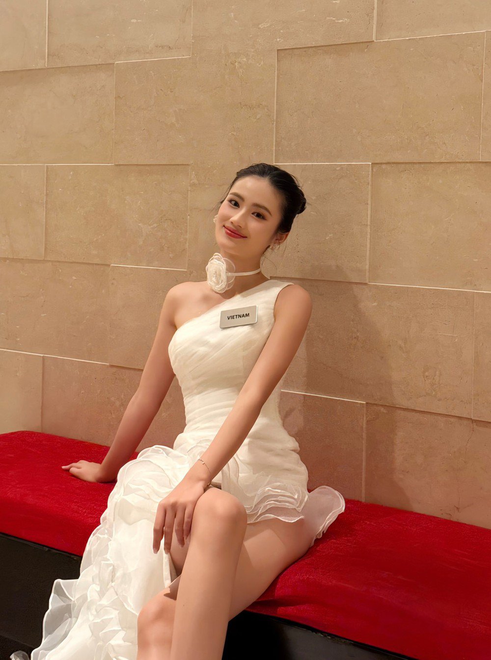 Ý Nhi phản hồi về sự cố phạm quy ở Hoa hậu Thế giới - 2