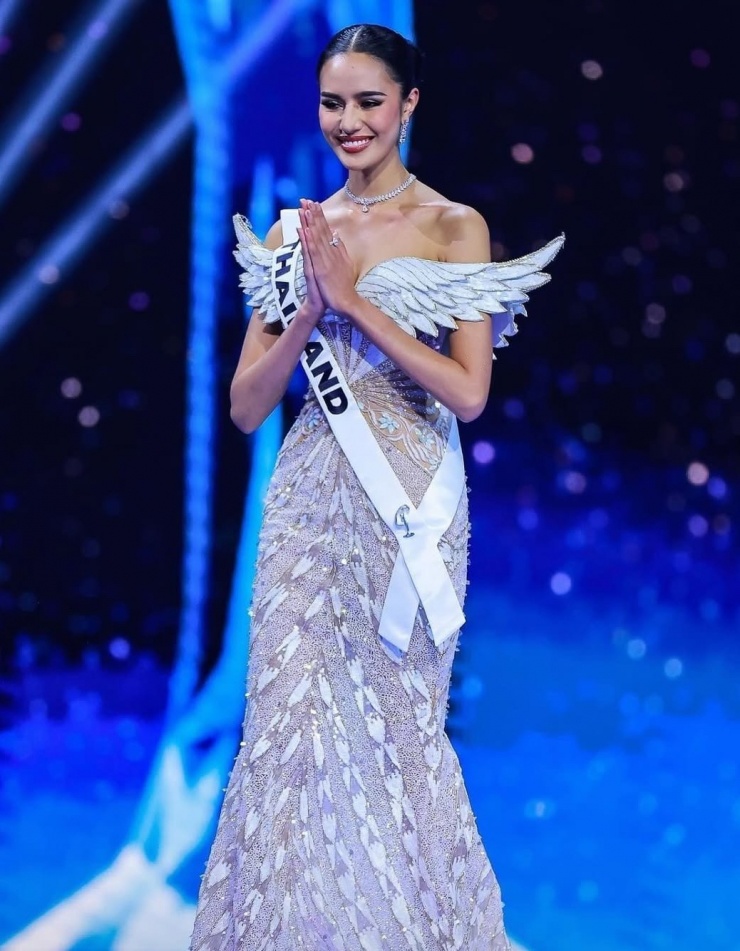 Tuy nhiên, ngày 22/4, Ban tổ chức Miss Universe chính thức thu hồi danh hiệu á hậu 3 của Suchata, sau khi phát hiện đơn vị bản quyền cũ tại Thái Lan vi phạm quy định - cử thí sinh từng đạt danh hiệu tại Miss Universe tham gia cuộc thi khác khi vẫn còn trong nhiệm kỳ.