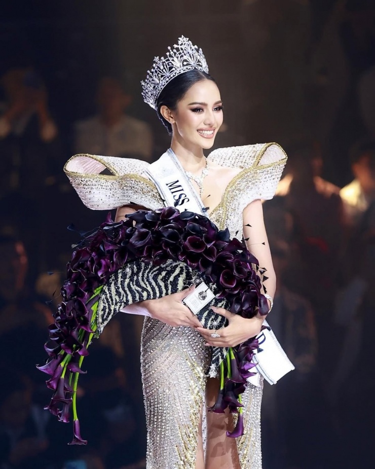 Từng giành danh hiệu Á hậu 3 Miss Universe Thailand 2022, Suchata trở lại mạnh mẽ trong năm 2024 và đoạt vương miện, đại diện Thái Lan tại Miss Universe 2024. Tại đây, Suchata tiếp tục tỏa sáng và đạt vị trí á hậu 3 chung cuộc.