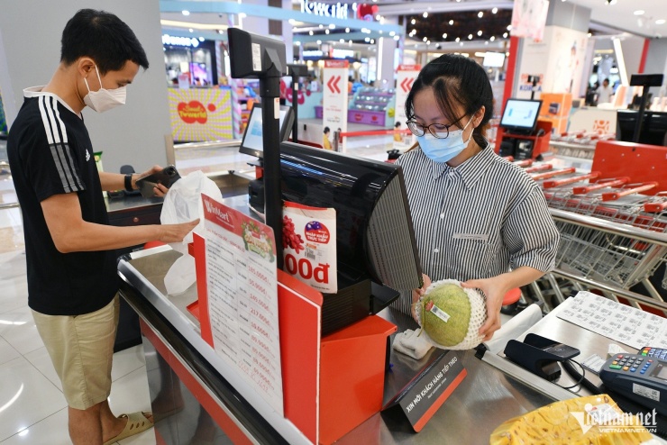Từ 1/6, hộ kinh doanh không sử dụng hóa đơn điện tử khởi tạo từ máy tính tiền sẽ bị phạt tiền. Ảnh: Nam Khánh