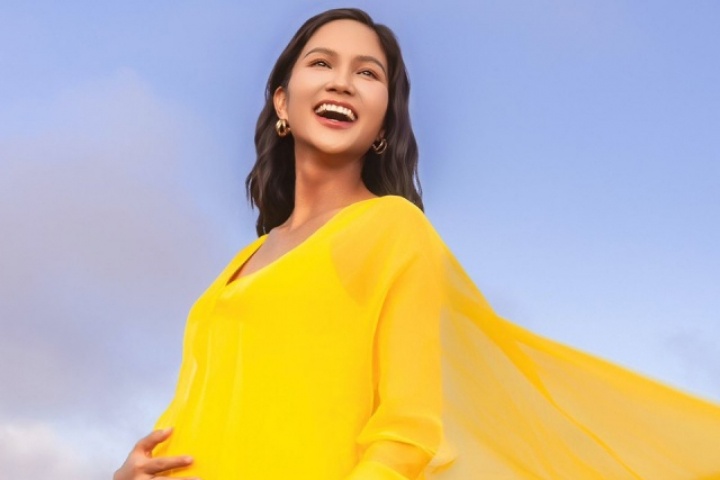 3 đầm vàng 'phong thủy' gắn với bước ngoặt cuộc đời H'Hen Niê