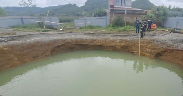 ‘Hố tử thần’ nuốt người đi xe máy có thể thuộc ...