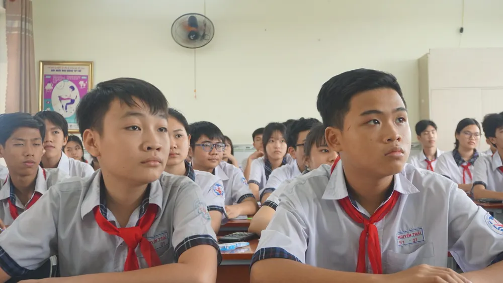 Học sinh lớp 9 Trường THCS Nguyễn Trãi, quận Gò Vấp trong một giờ học. Ảnh: NGUYỄN QUYÊN