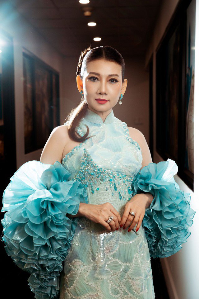 Mẹ chồng Hồng Diễm trên phim có đời thực trẻ đẹp ở tuổi 50 nhờ một thói quen buổi sáng - 3