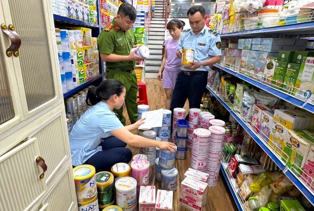 Lực lượng chức năng đã tạm giữ số sữa trên để tiếp tục làm rõ và xử lý.