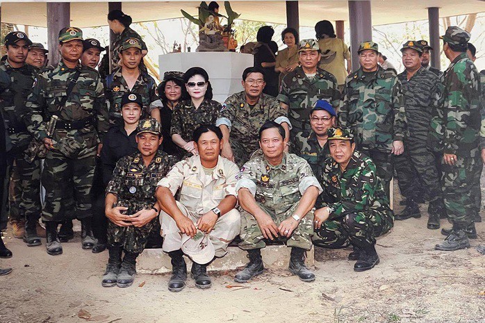Ông Hun Sen và phu nhân đến khu vực tranh chấp "Tam giác ngọc" hồi năm 2009. Khi đó, ông Hun Sen là thủ tướng Campuchia. Ảnh: SHS