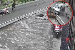 Clip: Tài xế bỏ xe chạy tránh tảng đá khổng lồ rơi xuống