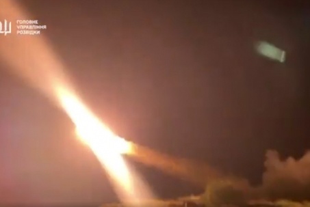 Ukraine tung video bắn hạ máy bay không người lái mới của Nga